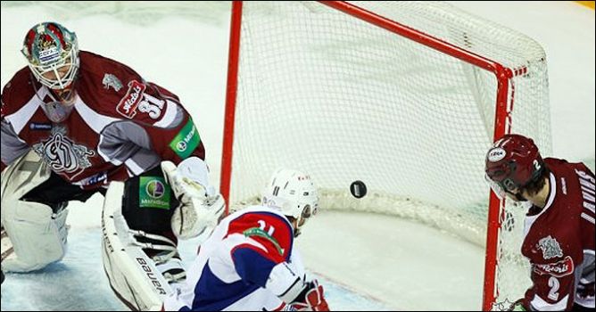 14 марта 2011 года. Рига. Плей-офф КХЛ. 1/4 финала. "Динамо" Р — "Локомотив" — 2:6. 14 марта 2011 года. Рига. Плей-офф КХЛ. 1/4 финала. "Динамо" Р — "Локомотив" — 2:6.