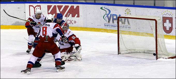 28 октября 2012 года. Минск. Регулярный чемпионат ВХЛ. "Юность" — "Локомотив" — 2:3 (ПБ) 28 октября 2012 года. Минск. Регулярный чемпионат ВХЛ. "Юность" — "Локомотив" — 2:3 (ПБ)