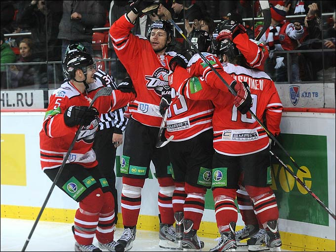 16 ноября 2012 года. Донбасс. Регулярный чемпионат КХЛ. "Донбасс" — "Салават Юлаев" — 4:1 16 ноября 2012 года. Донбасс. Регулярный чемпионат КХЛ. "Донбасс" — "Салават Юлаев" — 4:1