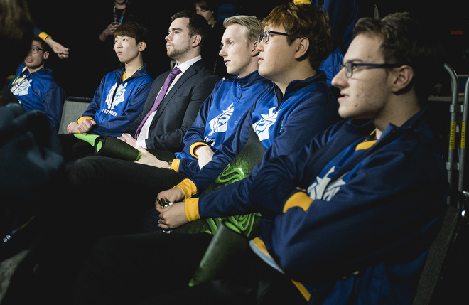 Огорошенные неудачным выступлением G2 Esports Огорошенные неудачным выступлением G2 Esports