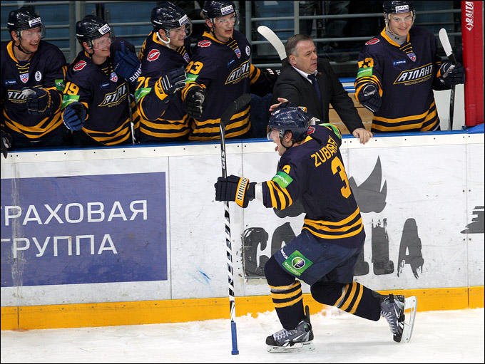 9 января 2012 года. Мытищи. Регулярный чемпионат КХЛ. "Атлант" — "Спартак" — 3:2 9 января 2012 года. Мытищи. Регулярный чемпионат КХЛ. "Атлант" — "Спартак" — 3:2