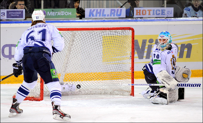 2 марта 2012 года. Омск. Плей-офф чемпионата КХЛ. 1/8 финала. "Авангард" — "Амур" — 4:3 2 марта 2012 года. Омск. Плей-офф чемпионата КХЛ. 1/8 финала. "Авангард" — "Амур" — 4:3