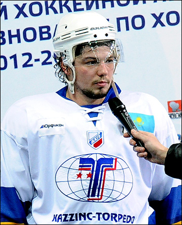 4 декабря 2012 года. Орск. Регулярный чемпионат ВХЛ. "Южный Урал" — "Казцинк-Торпедо" — 2:0. Александр Казначеев 4 декабря 2012 года. Орск. Регулярный чемпионат ВХЛ. "Южный Урал" — "Казцинк-Торпедо" — 2:0. Александр Казначеев