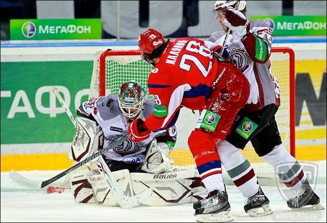 16 марта 2011 года. Ярославль. Плей-офф КХЛ. 1/4 финала. "Локомотив" — "Динамо" Р — 5:4. 16 марта 2011 года. Ярославль. Плей-офф КХЛ. 1/4 финала. "Локомотив" — "Динамо" Р — 5:4.