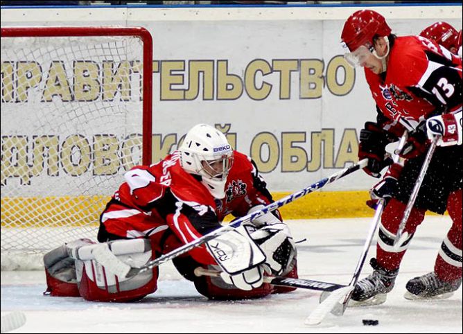 16 марта 2011 года. Екатеринбург. Плей-офф МХЛ. 1/8 финала. "Авто" — "Барс" — 7:2. 16 марта 2011 года. Екатеринбург. Плей-офф МХЛ. 1/8 финала. "Авто" — "Барс" — 7:2.