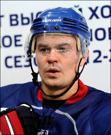 4 декабря 2012 года. Орск. Регулярный чемпионат ВХЛ. "Южный Урал" — "Казцинк-Торпедо" — 2:0. Ильнар Мисбахов 4 декабря 2012 года. Орск. Регулярный чемпионат ВХЛ. "Южный Урал" — "Казцинк-Торпедо" — 2:0. Ильнар Мисбахов
