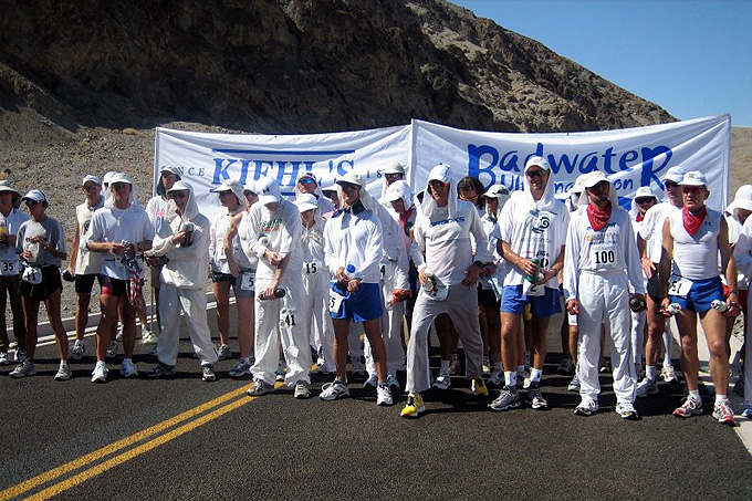 До финиша Badwater 135 Race обычно добирается меньше половины стартовавших участников До финиша Badwater 135 Race обычно добирается меньше половины стартовавших участников