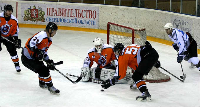 3 февраля 2012 года. Нижний Тагил. Регулярный чемпионат ВХЛ. "Спутник" — "Мечел" — 1:2 3 февраля 2012 года. Нижний Тагил. Регулярный чемпионат ВХЛ. "Спутник" — "Мечел" — 1:2