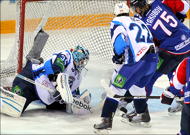 9 декабря 2011 года. Магнитогорск. Регулярный чемпионат КХЛ. "Металлург" (Магнитогорск) — "Динамо" (Минск) — 3:2 9 декабря 2011 года. Магнитогорск. Регулярный чемпионат КХЛ. "Металлург" (Магнитогорск) — "Динамо" (Минск) — 3:2