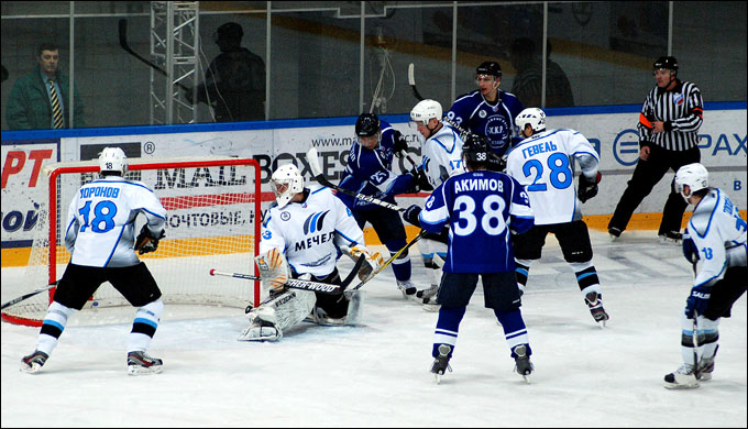 29 февраля 2012 года. Рязань. Регулярный чемпионат ВХЛ. ХК "Рязань" — "Мечел" — 3:5 29 февраля 2012 года. Рязань. Регулярный чемпионат ВХЛ. ХК "Рязань" — "Мечел" — 3:5