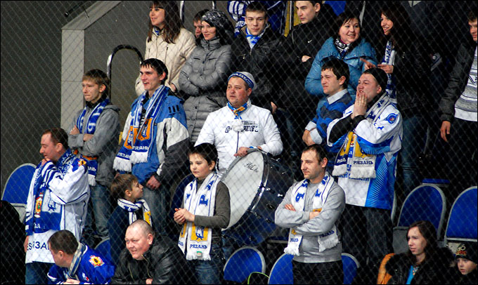 29 февраля 2012 года. Рязань. Регулярный чемпионат ВХЛ. ХК "Рязань" — "Мечел" — 3:5 29 февраля 2012 года. Рязань. Регулярный чемпионат ВХЛ. ХК "Рязань" — "Мечел" — 3:5