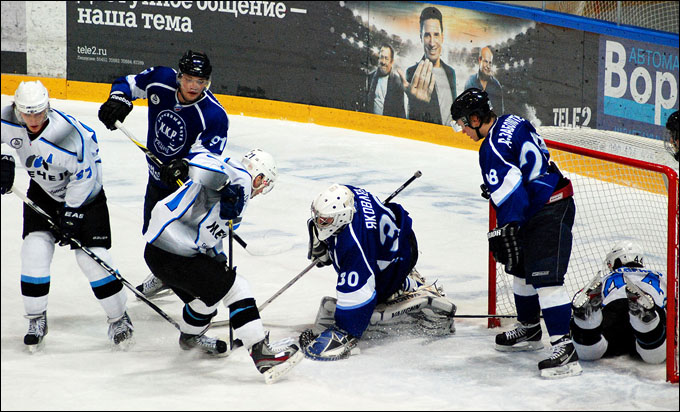 29 февраля 2012 года. Рязань. Регулярный чемпионат ВХЛ. ХК "Рязань" — "Мечел" — 3:5 29 февраля 2012 года. Рязань. Регулярный чемпионат ВХЛ. ХК "Рязань" — "Мечел" — 3:5