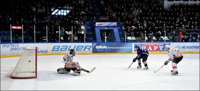 19 марта 2011 года. Тюмень. Плей-офф ВХЛ. 1/4 финала. "Рубин" — "Ермак" — 3:0. 19 марта 2011 года. Тюмень. Плей-офф ВХЛ. 1/4 финала. "Рубин" — "Ермак" — 3:0.