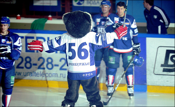 4 января 2013 года. Орск. Регулярный чемпионат ВХЛ. "Южный Урал" — "Динамо" — 4:2 4 января 2013 года. Орск. Регулярный чемпионат ВХЛ. "Южный Урал" — "Динамо" — 4:2