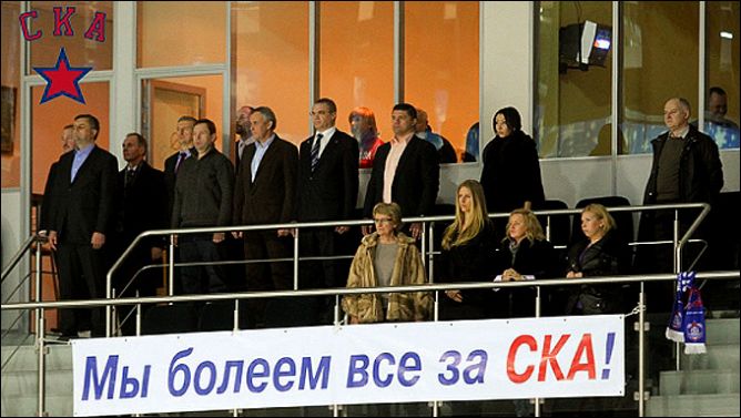 Александр Медведев болеет за СКА Александр Медведев болеет за СКА