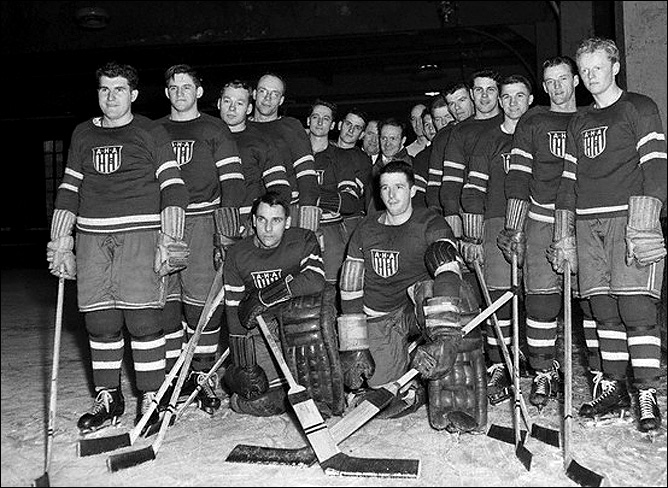 Джек Райли (второй справа) в составе сборной США на Олимпиаде-1948 Джек Райли (второй справа) в составе сборной США на Олимпиаде-1948