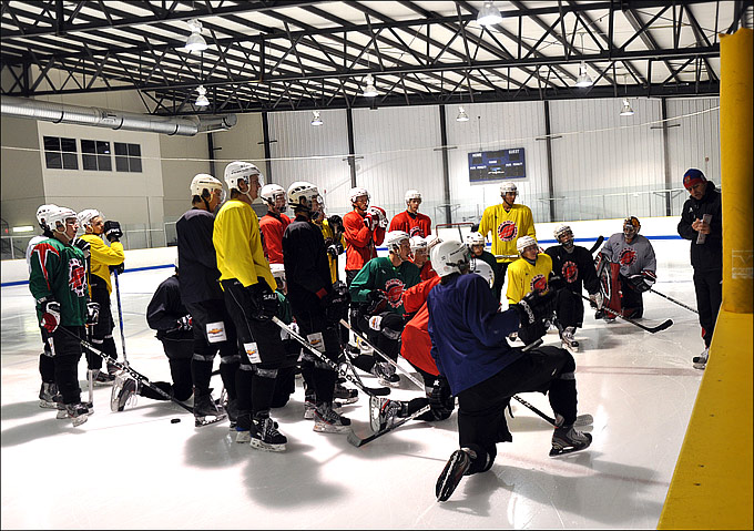 "Омские Ястребы" продолжают подготовку к "Hockey Night in Boston" "Омские Ястребы" продолжают подготовку к "Hockey Night in Boston"