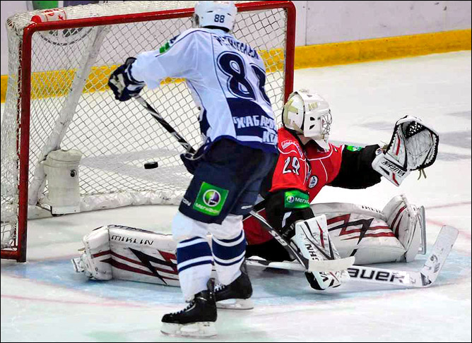29 октября 2011 года. Екатеринбург. Регулярный чемпионат КХЛ. "Автомобилист" — "Амур" — 4:5 29 октября 2011 года. Екатеринбург. Регулярный чемпионат КХЛ. "Автомобилист" — "Амур" — 4:5