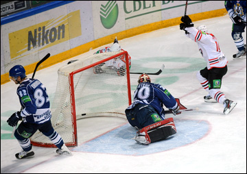 30 января 2013 года. Хабаровск. Регулярный чемпионат КХЛ. "Амур" — "Донбасс" — 1:4 30 января 2013 года. Хабаровск. Регулярный чемпионат КХЛ. "Амур" — "Донбасс" — 1:4