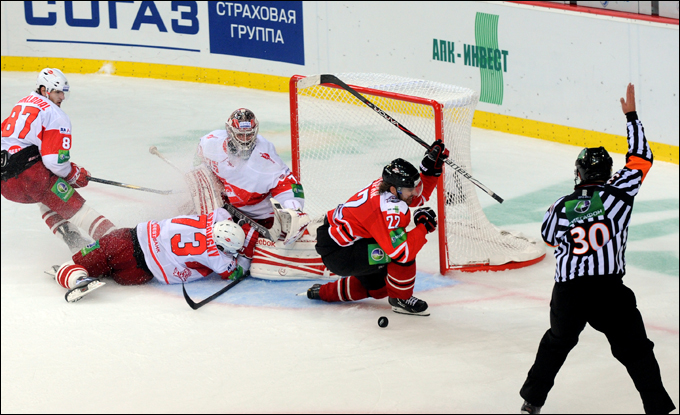30 сентября 2012 года. Донецк. Регулярный чемпионат КХЛ. "Донбасс" — "Спартак" — 0:1 30 сентября 2012 года. Донецк. Регулярный чемпионат КХЛ. "Донбасс" — "Спартак" — 0:1