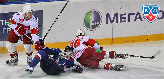 3 декабря 2012 года. Магнитогорск. Регулярный чемпионат КХЛ. "Металлург" Мг — "Спартак" – 7:4 3 декабря 2012 года. Магнитогорск. Регулярный чемпионат КХЛ. "Металлург" Мг — "Спартак" – 7:4