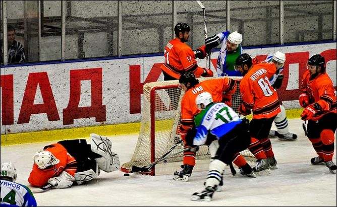 22 марта 2011 года. Пермь. Плей-офф ВХЛ. 1/4 финала. "Молот-Прикамье" — "Торос" — 1:2. 22 марта 2011 года. Пермь. Плей-офф ВХЛ. 1/4 финала. "Молот-Прикамье" — "Торос" — 1:2.