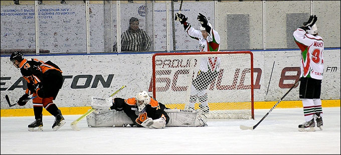 7 ноября 2012 года. Пермь. Регулярный чемпионат ВХЛ. "Молот-Прикамье" — "Нефтяник" — 1:4 7 ноября 2012 года. Пермь. Регулярный чемпионат ВХЛ. "Молот-Прикамье" — "Нефтяник" — 1:4