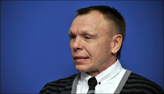 Главный тренер молодежной команды "Красных Звезд" Александр Соколов Главный тренер молодежной команды "Красных Звезд" Александр Соколов