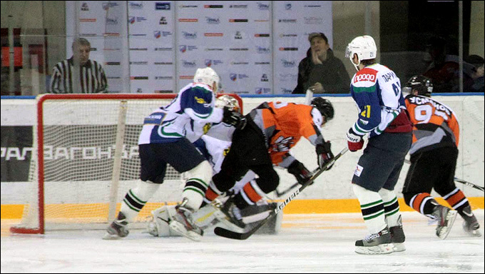 17 ноября 2012 года. Нижний Тагил. Регулярный чемпионат ВХЛ. "Спутник" — "Титан" — 3:1 17 ноября 2012 года. Нижний Тагил. Регулярный чемпионат ВХЛ. "Спутник" — "Титан" — 3:1