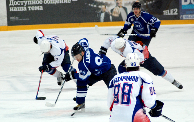 28 ноября 2011 года. Рязань. Регулярный чемпионат КХЛ. ХК "Рязань" — "Кристалл" (Саратов) — 1:4 28 ноября 2011 года. Рязань. Регулярный чемпионат КХЛ. ХК "Рязань" — "Кристалл" (Саратов) — 1:4