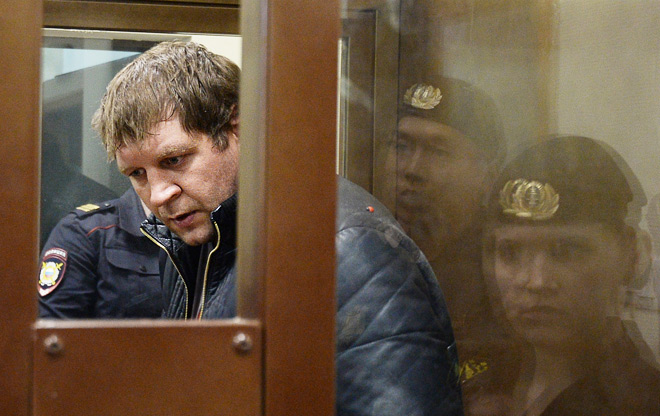 Суд оставил Александра Емельяненко под арестом до конца лета Суд оставил Александра Емельяненко под арестом до конца лета