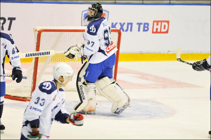 31 августа 2013 года. Омск. Кубок мира. Матч за 3-е место. "Динамо-Шинник" — "Дубьюк Файтинг Сэйнтс" — 1:4. Богдан Зозон 31 августа 2013 года. Омск. Кубок мира. Матч за 3-е место. "Динамо-Шинник" — "Дубьюк Файтинг Сэйнтс" — 1:4. Богдан Зозон