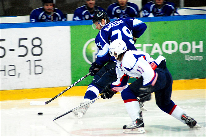 28 ноября 2011 года. Рязань. Регулярный чемпионат КХЛ. ХК "Рязань" — "Кристалл" (Саратов) — 1:4 28 ноября 2011 года. Рязань. Регулярный чемпионат КХЛ. ХК "Рязань" — "Кристалл" (Саратов) — 1:4