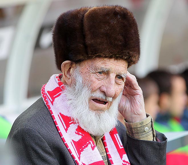 102-летний Отто Фишер, старейший из живущих болельщиков «Спартака» 102-летний Отто Фишер, старейший из живущих болельщиков «Спартака»