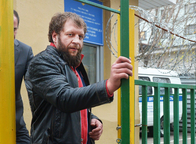 Александр Емельяненко стал фигурантом очередного громкого скандала Александр Емельяненко стал фигурантом очередного громкого скандала