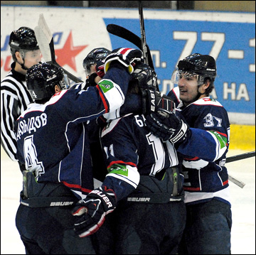 14 ноября 2012 года. Саров. Регулярный чемпионат ВХЛ. ХК "Саров" — ХК "Рязань" — 4:3 (ПБ) 14 ноября 2012 года. Саров. Регулярный чемпионат ВХЛ. ХК "Саров" — ХК "Рязань" — 4:3 (ПБ)