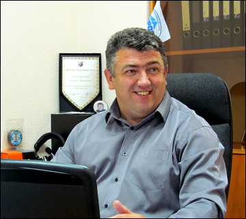 Анатолий Зизенко в рабочем кабинете Анатолий Зизенко в рабочем кабинете