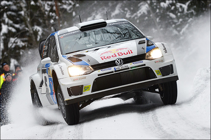 Для участия в чемпионате мира по ралли WRC был специально разработан автомобиль Polo R WRC с двигателем мощностью в 300 л.с. Для участия в чемпионате мира по ралли WRC был специально разработан автомобиль Polo R WRC с двигателем мощностью в 300 л.с.