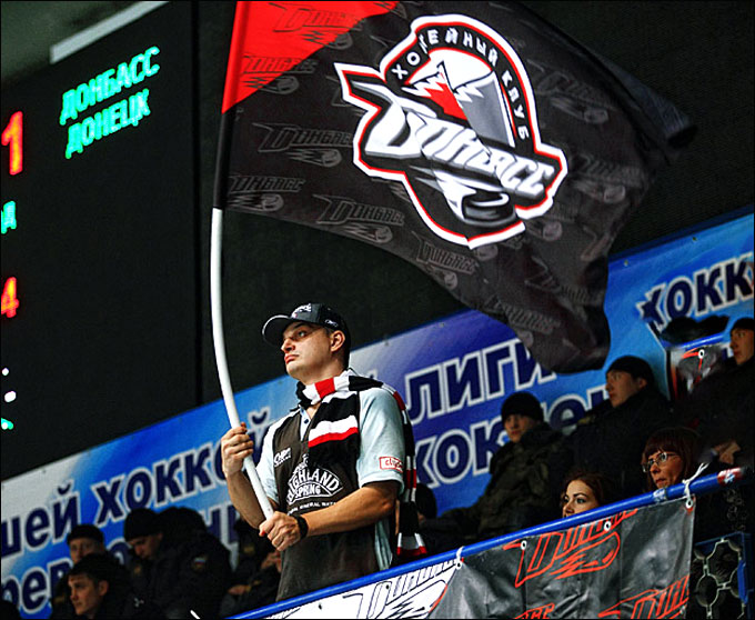 10 марта 2012 года. Клин. Плей-офф чемпионата ВХЛ. 1/8 финала. "Титан" — "Донбасс" — 0:4 10 марта 2012 года. Клин. Плей-офф чемпионата ВХЛ. 1/8 финала. "Титан" — "Донбасс" — 0:4