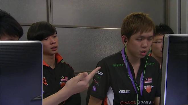 Mushi — капитан Orange во время The International 2013 Mushi — капитан Orange во время The International 2013