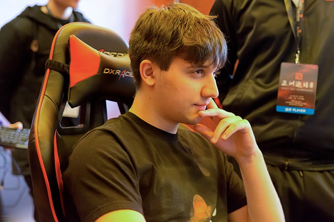 Первый домашний турнир для Артура «Arteezy» Бабаева Первый домашний турнир для Артура «Arteezy» Бабаева