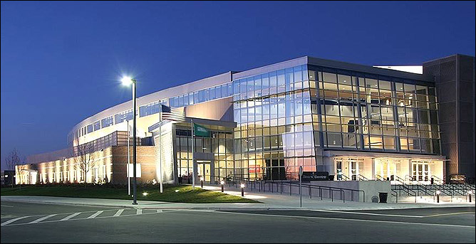 Sears Centre Arena, вмещающая 12000 зрителей. Здесь в ночь с субботы на воскресенье будет вершиться судьба двух легенд MMA. Sears Centre Arena, вмещающая 12000 зрителей. Здесь в ночь с субботы на воскресенье будет вершиться судьба двух легенд MMA.