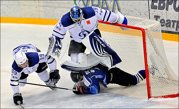 15 октября 2013 года. Рязань. Регулярный чемпионат ВХЛ. ХК "Рязань" — "Динамо" — 4:3 (ОТ) 15 октября 2013 года. Рязань. Регулярный чемпионат ВХЛ. ХК "Рязань" — "Динамо" — 4:3 (ОТ)