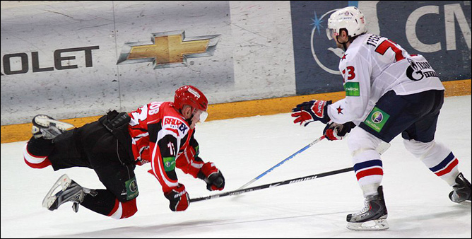 21.11.2010. КХЛ. Автомобилист - СКА - 0:1. Фото 04. 21.11.2010. КХЛ. Автомобилист - СКА - 0:1. Фото 04.