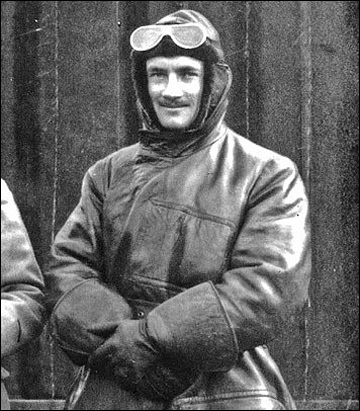 Конн Смайт во время Первой Мировой войны, 1916 год Конн Смайт во время Первой Мировой войны, 1916 год