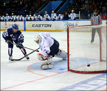17 ноября 2012 года. Орск. Регулярный чемпионат ВХЛ. "Южный Урал" — "Ариада-Акпарс" — 2:3 (ПБ) 17 ноября 2012 года. Орск. Регулярный чемпионат ВХЛ. "Южный Урал" — "Ариада-Акпарс" — 2:3 (ПБ)
