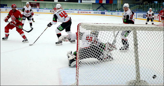 28 января 2013 года. Чехов. Регулярный чемпионат КХЛ. "Витязь" — "Автомобилист" — 2:1 28 января 2013 года. Чехов. Регулярный чемпионат КХЛ. "Витязь" — "Автомобилист" — 2:1