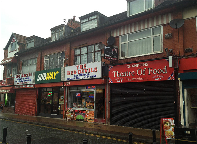 Закусочная Theatre of Food (по аналогии с неофициальным названием "Олд Траффорд" — Theatre of Dreams) Закусочная Theatre of Food (по аналогии с неофициальным названием "Олд Траффорд" — Theatre of Dreams)