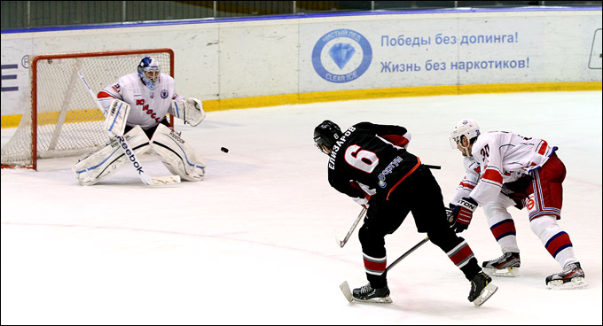 15 октября 2012 года. Челябинск. Регулярный чемпионат ВХЛ. "Челмет" — "Юность" — 1:2 (ПБ) 15 октября 2012 года. Челябинск. Регулярный чемпионат ВХЛ. "Челмет" — "Юность" — 1:2 (ПБ)