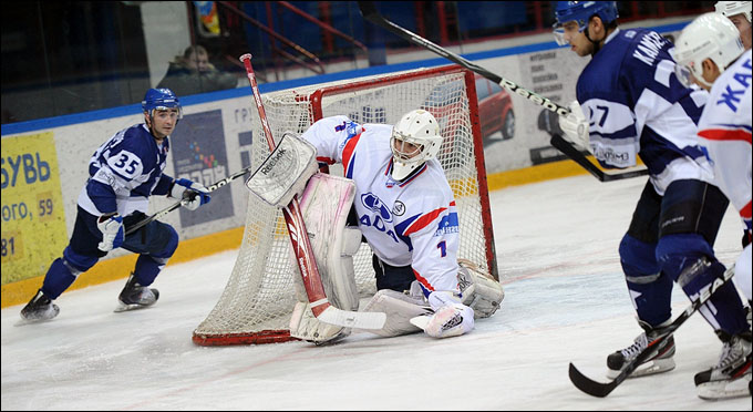 28 декабря 2011 года. Орск. Регулярный чемпионат ВХЛ. "Южный Урал" — "Лада" — 3:2 28 декабря 2011 года. Орск. Регулярный чемпионат ВХЛ. "Южный Урал" — "Лада" — 3:2